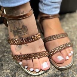 Sandália Feminina Moleca - 5435559 - Bronze/Avelã